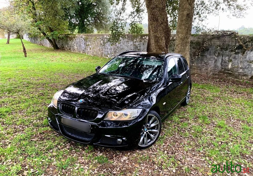 2012' BMW Série 3 D Touring Pack M photo #3