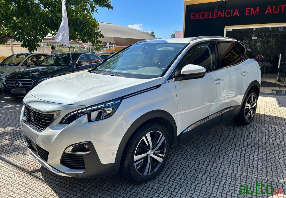 2020' Peugeot 3008 photo #2