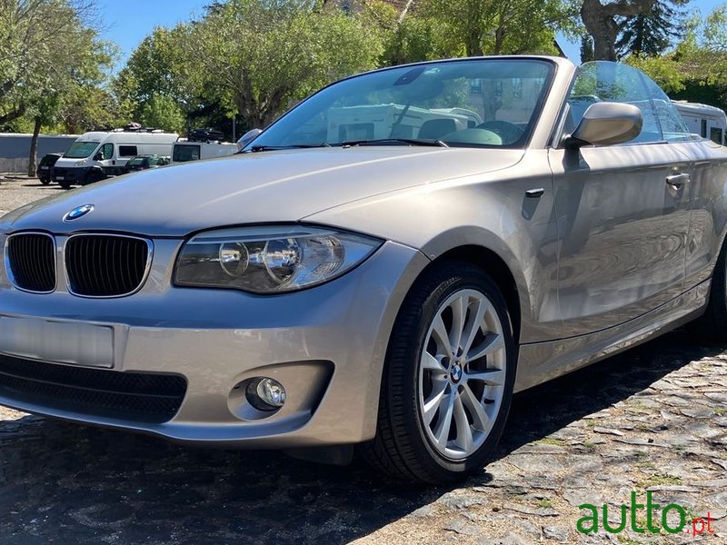 2011' BMW 118 D Cabrio photo #1