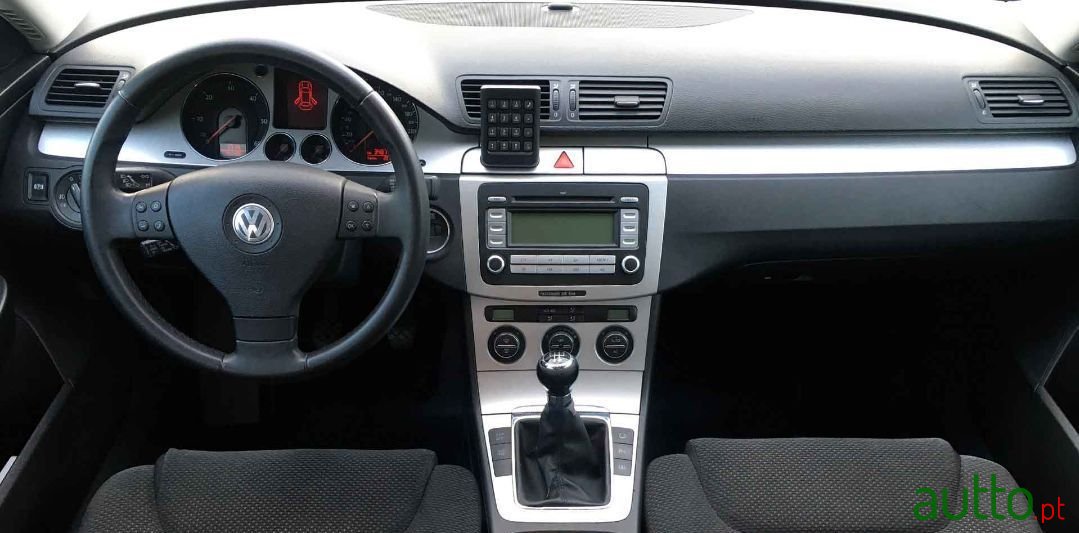 2007' Volkswagen Passat photo #4