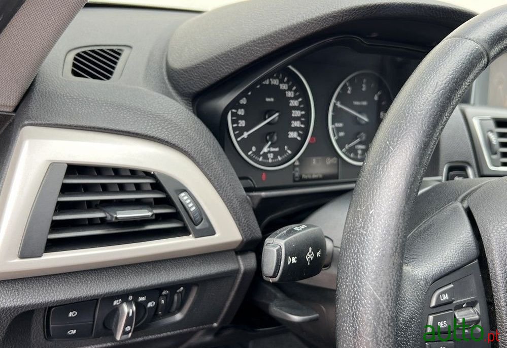 2016' BMW Série 1 D Line Urban photo #6