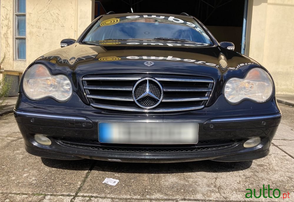 2004' Mercedes-Benz C 220 photo #1