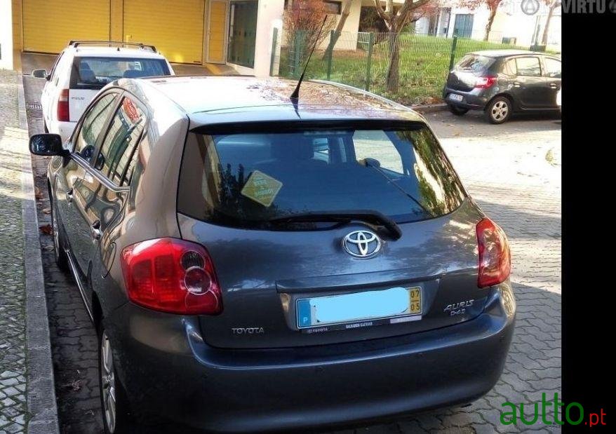 2007' Toyota Auris photo #2