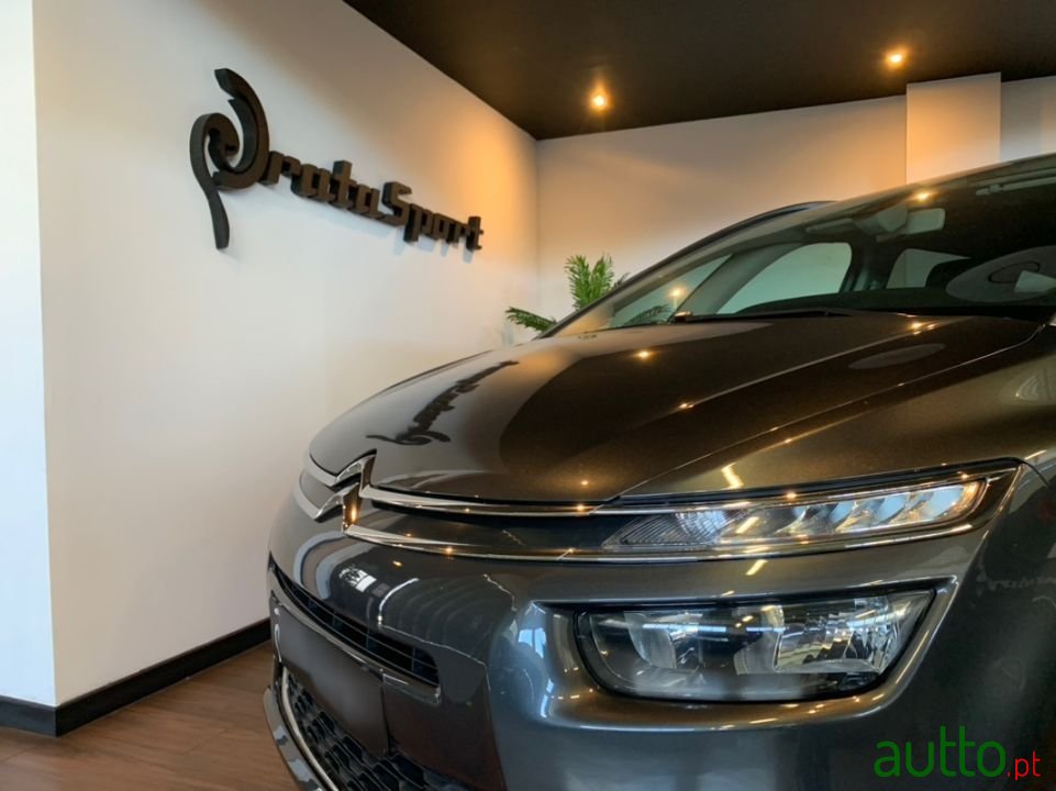 2016' Citroen C4 Grand Picasso photo #3