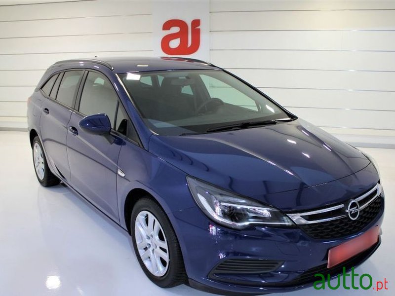 2018' Opel Astra Sports Tourer photo #1