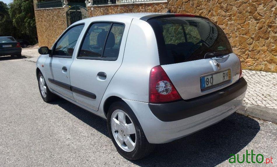 2001' Renault Clio photo #2