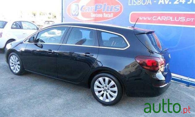 2011' Opel Astra Sports Tourer photo #1