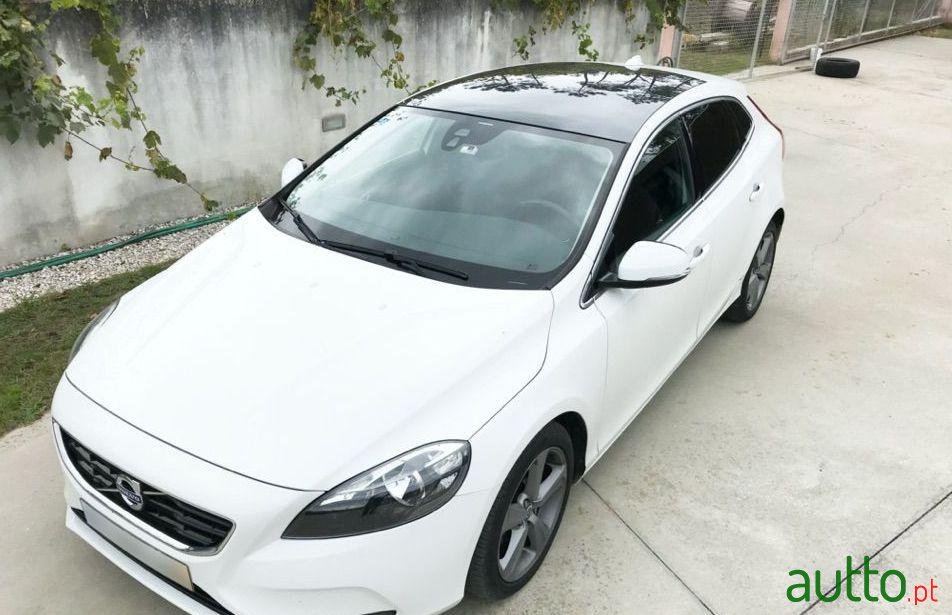 2012' Volvo V40 photo #1