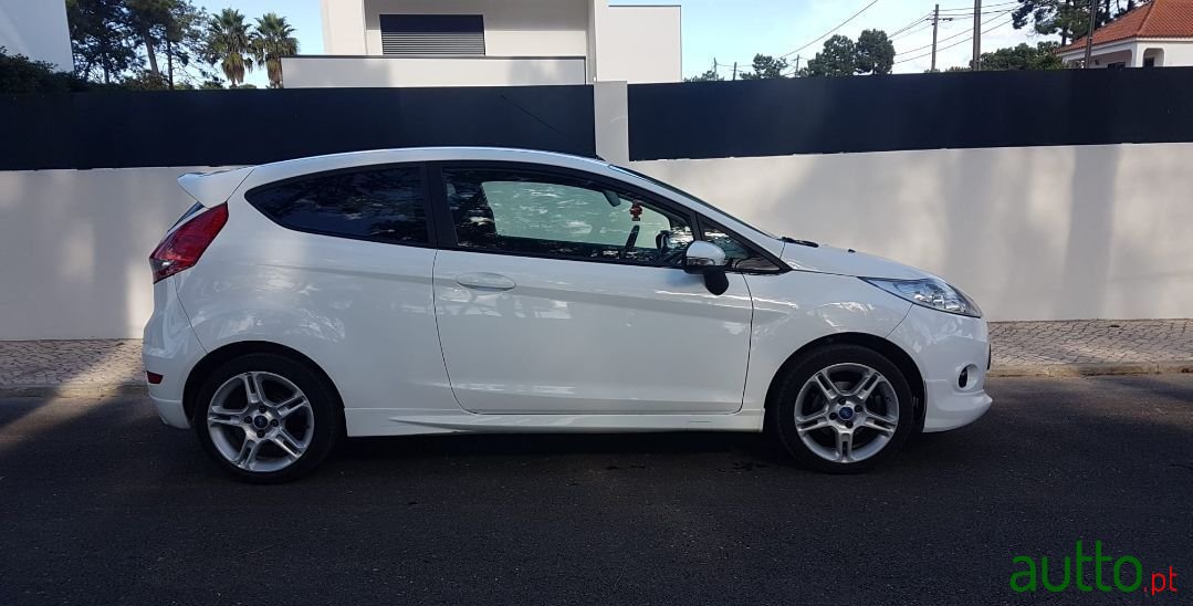 2011' Ford Fiesta photo #1