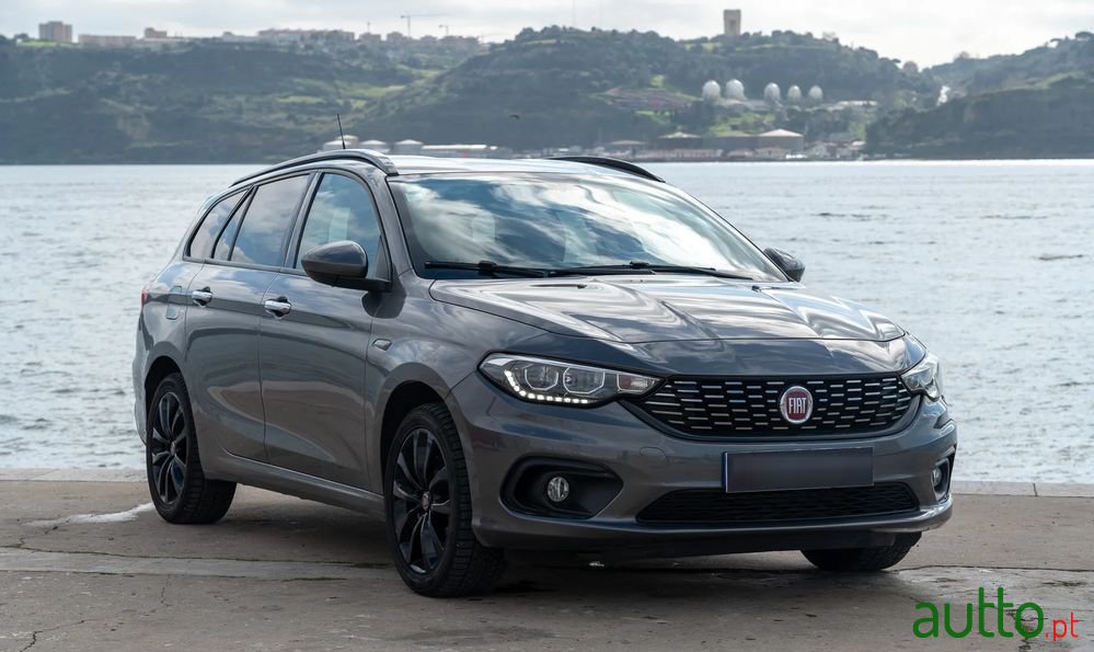 2019' Fiat Tipo Station Wagon photo #3