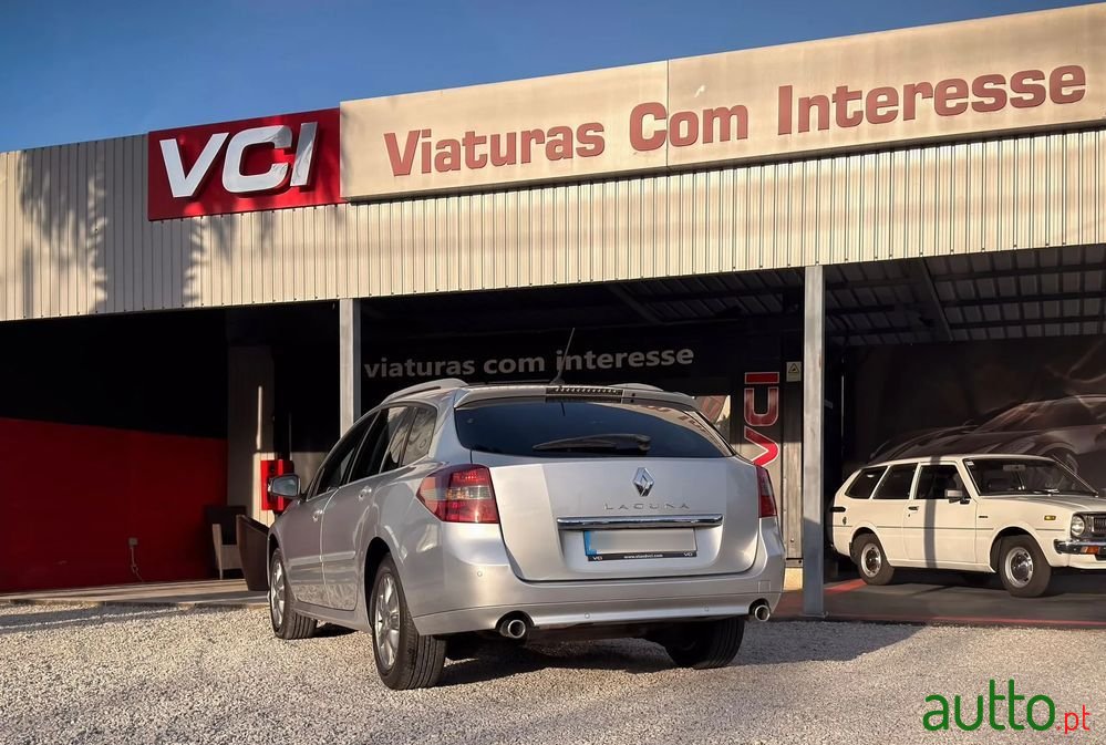 2010' Renault Laguna Break photo #3