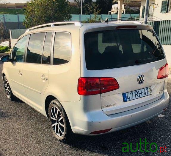 2012' Volkswagen Touran photo #4