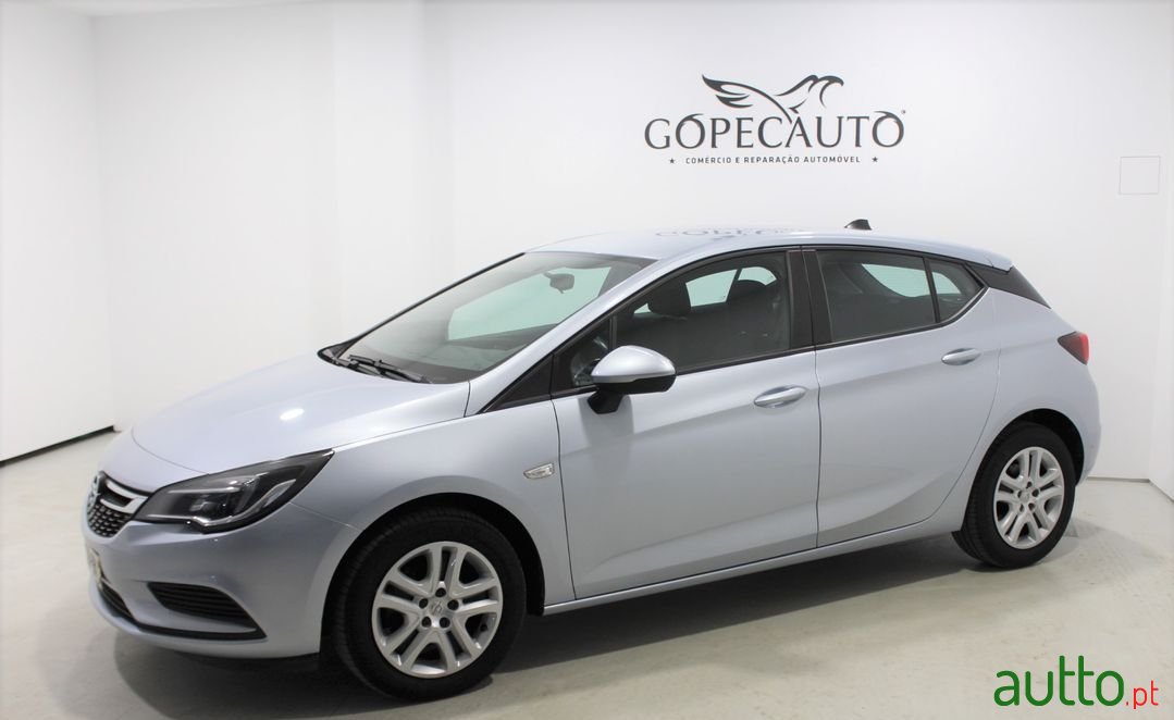 2017' Opel Astra photo #3