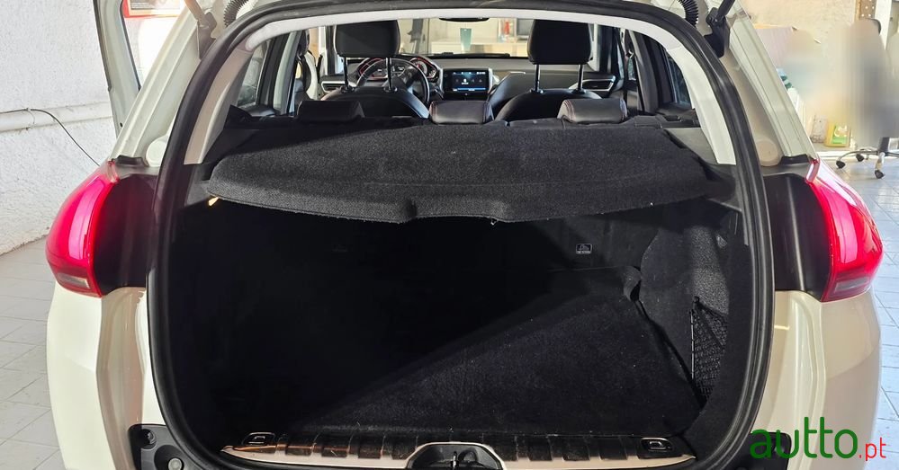 2017' Peugeot 2008 photo #2