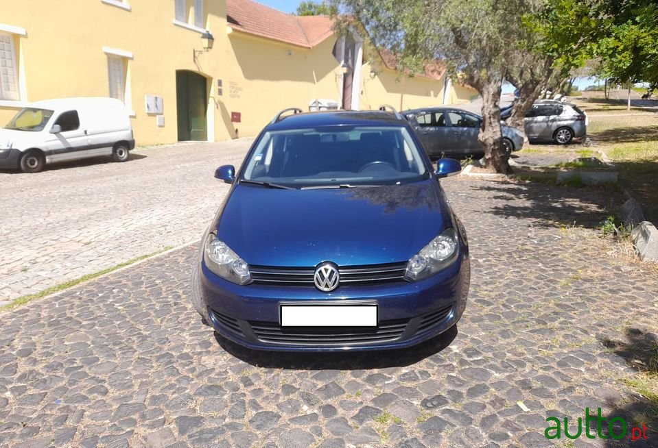 2011' Volkswagen Golf photo #1