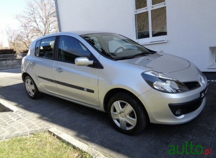 2008' Renault Clio photo #3