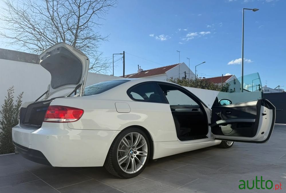 2009' BMW Série 3 I photo #3
