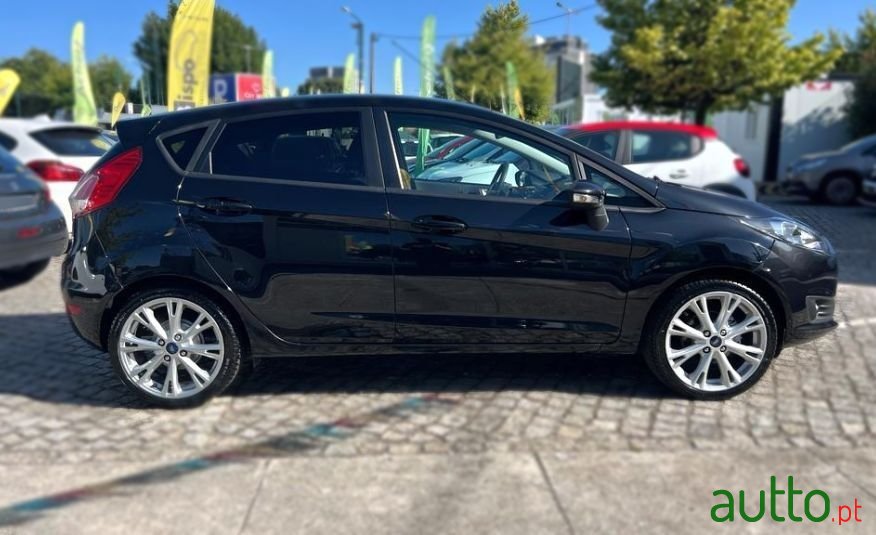 2013' Ford Fiesta photo #6