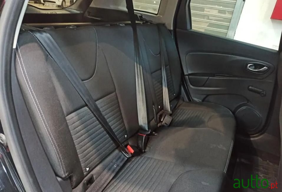 2017' Renault Clio Sport Tourer photo #6