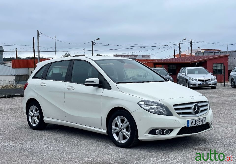 2014' Mercedes-Benz B-180 photo #3