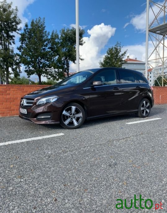 2018' Mercedes-Benz B-180 photo #2
