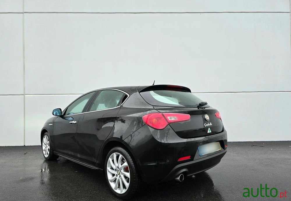 2011' Alfa Romeo Giulietta 1.6 Jtdm Distinctive photo #5