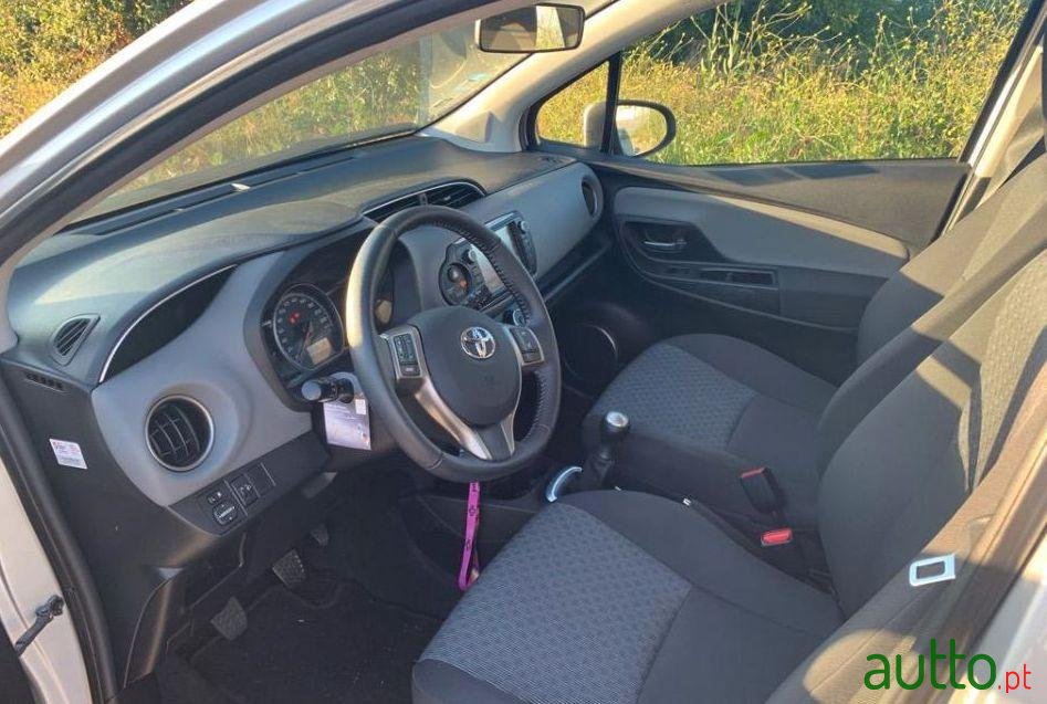 2015' Toyota Yaris photo #3