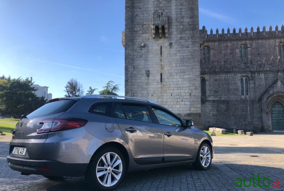 2010' Renault Megane Break photo #3