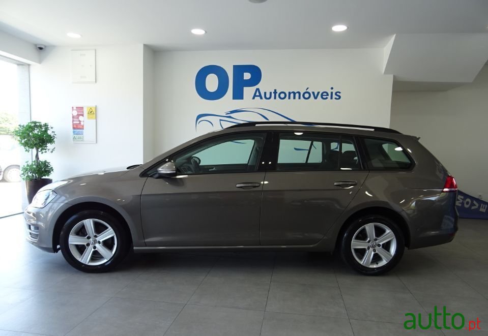 2015' Volkswagen Golf Variant photo #2