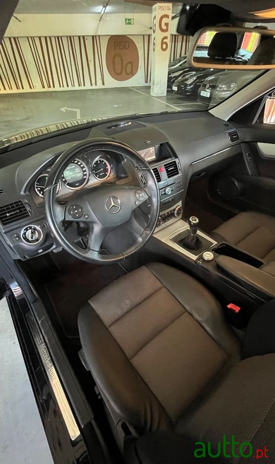 2010' Mercedes-Benz Classe C photo #6