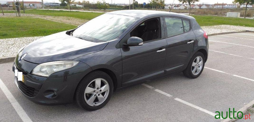 2010' Renault Megane photo #3