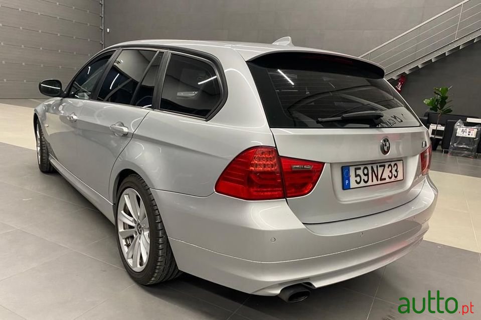 2010' BMW 320 photo #5