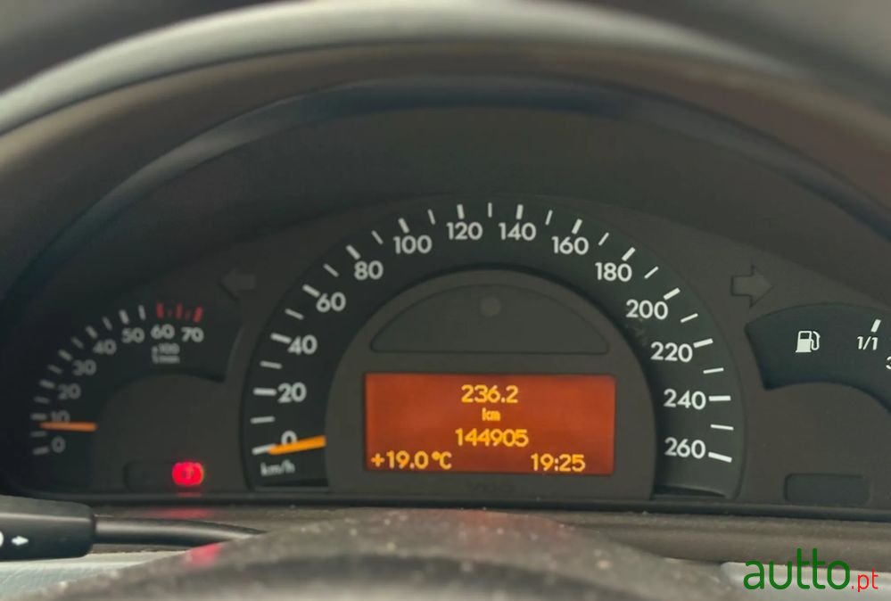 2001' Mercedes-Benz C 200 Classic photo #5