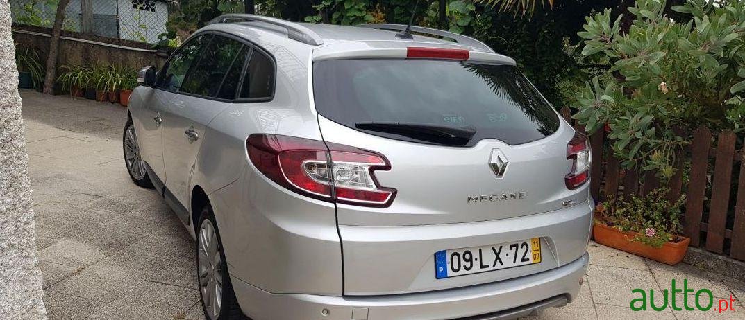 2011' Renault Megane Sport Tourer photo #1