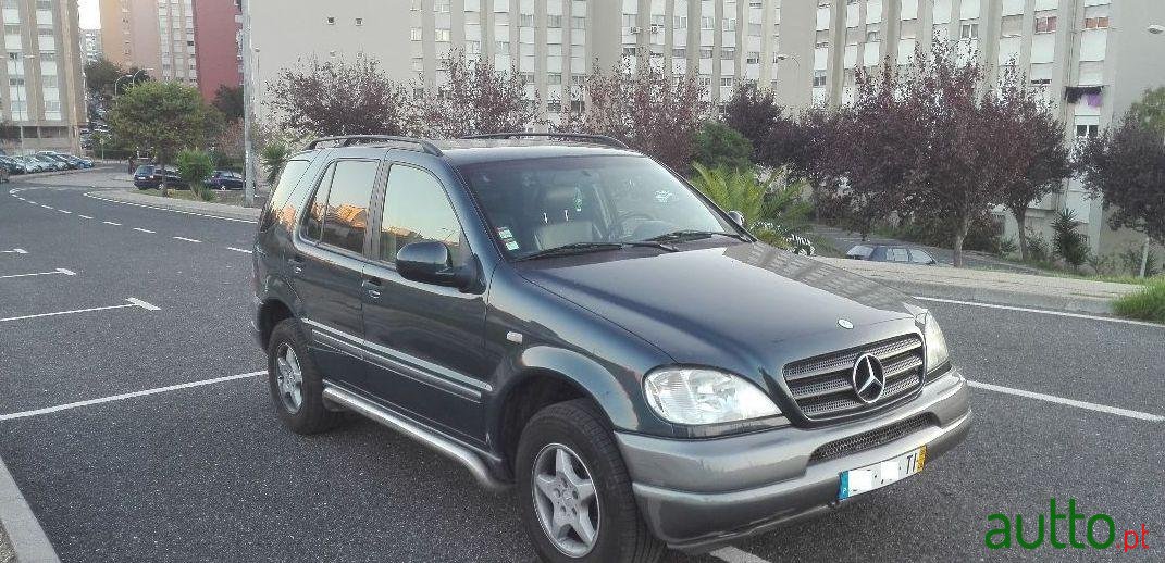 1998' Mercedes-Benz Ml-320 V6 218 Cv photo #2