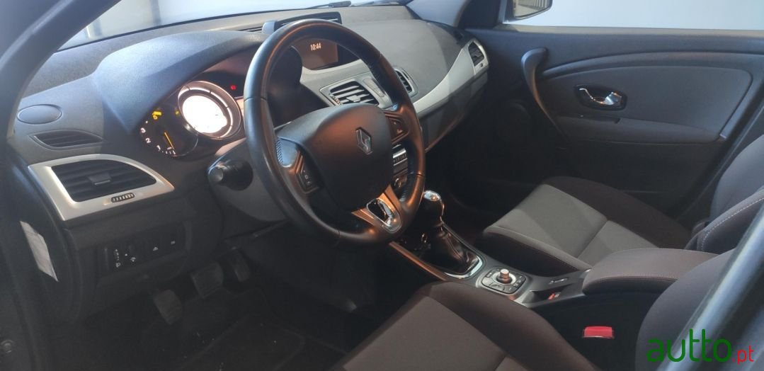 2014' Renault Megane Sport Tourer photo #3