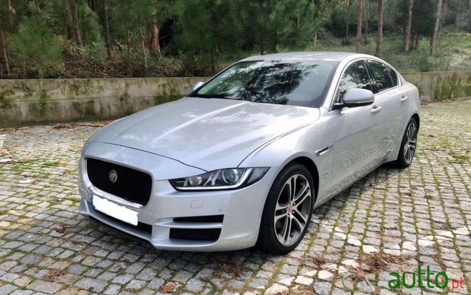 2016' Jaguar Xe photo #5