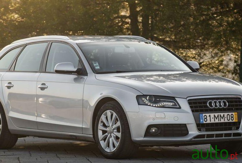 2011' Audi A4 Avant photo #3