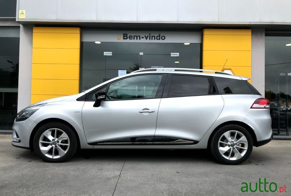 2019' Renault Clio Sport Tourer photo #3