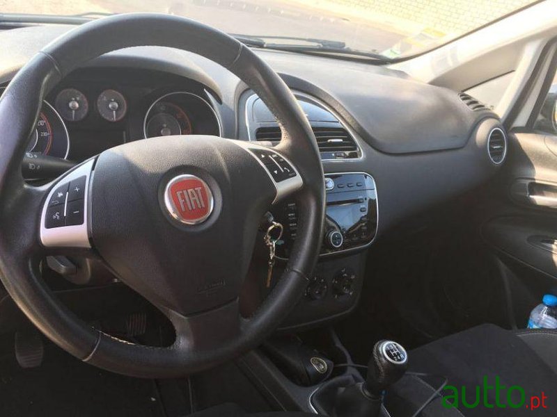 2014' Fiat Punto photo #1