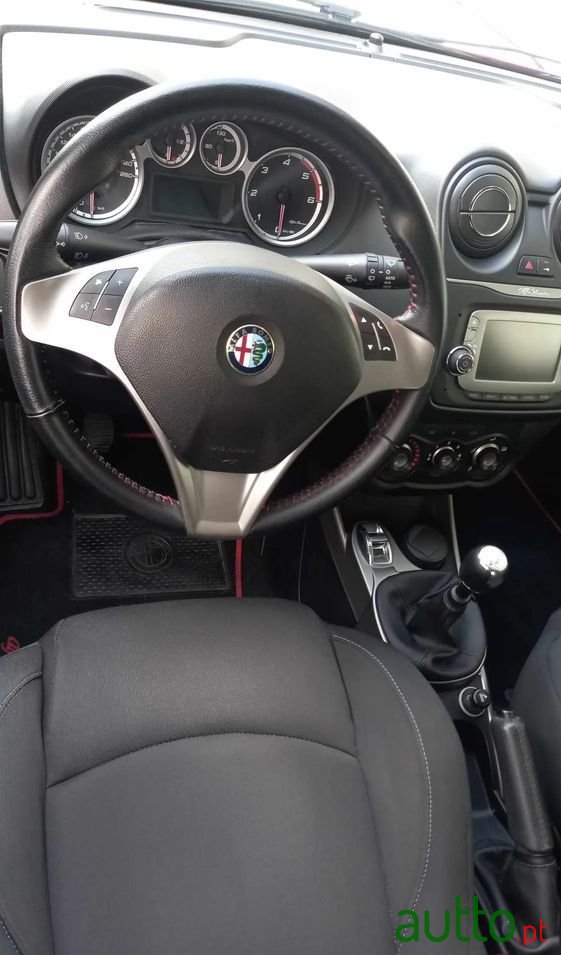 2015' Alfa Romeo MiTo 1.3 Jtdm Distinctive photo #3