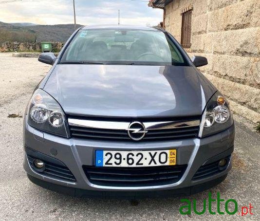 2004' Opel Astra photo #2