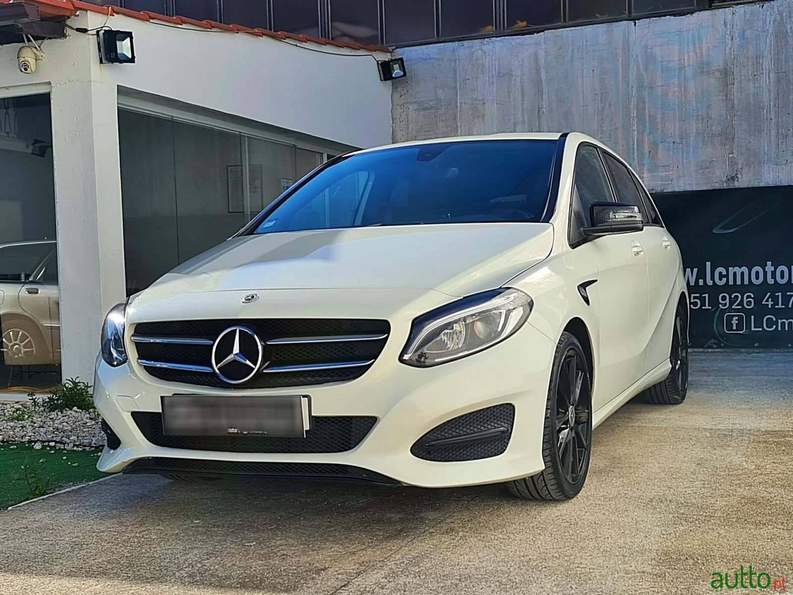 2015' Mercedes-Benz B-180 photo #3