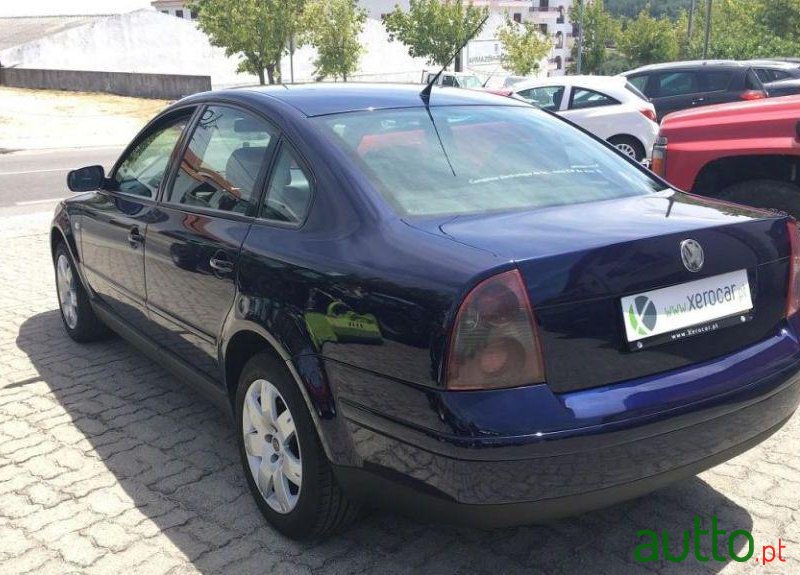 2003' Volkswagen Passat photo #1