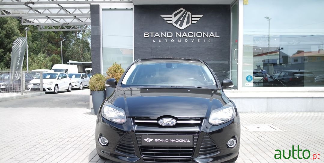 2011' Ford Focus photo #2