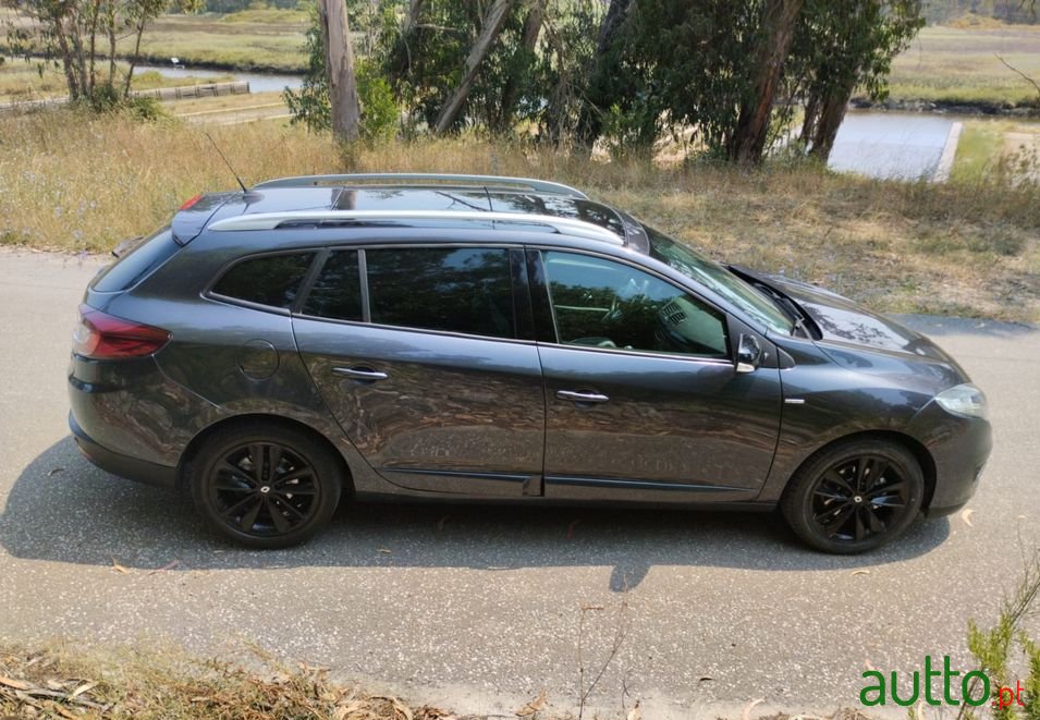 2012' Renault Megane Sport Tourer photo #5