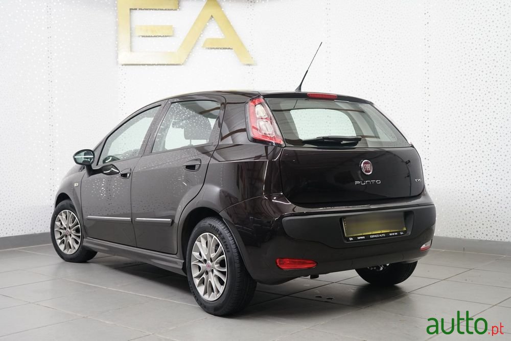2011' Fiat Punto Evo photo #4