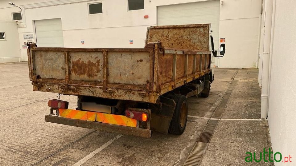 2006' Mitsubishi Canter photo #2