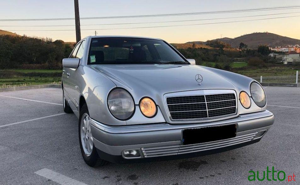 1997' Mercedes-Benz E-220 Elegance photo #2