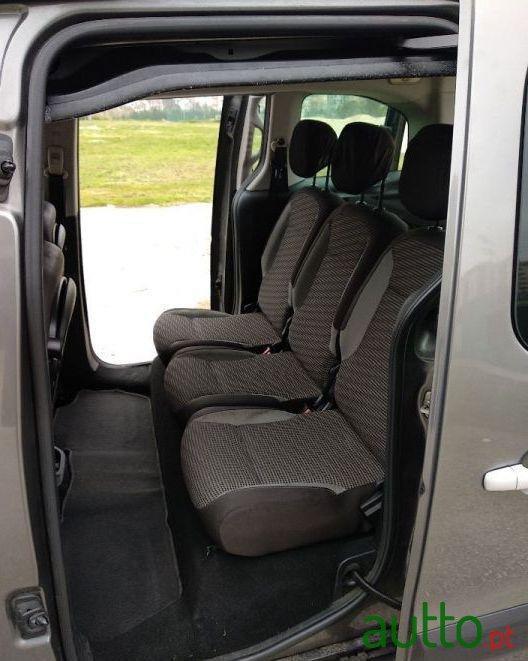 2009' Peugeot Partner photo #3